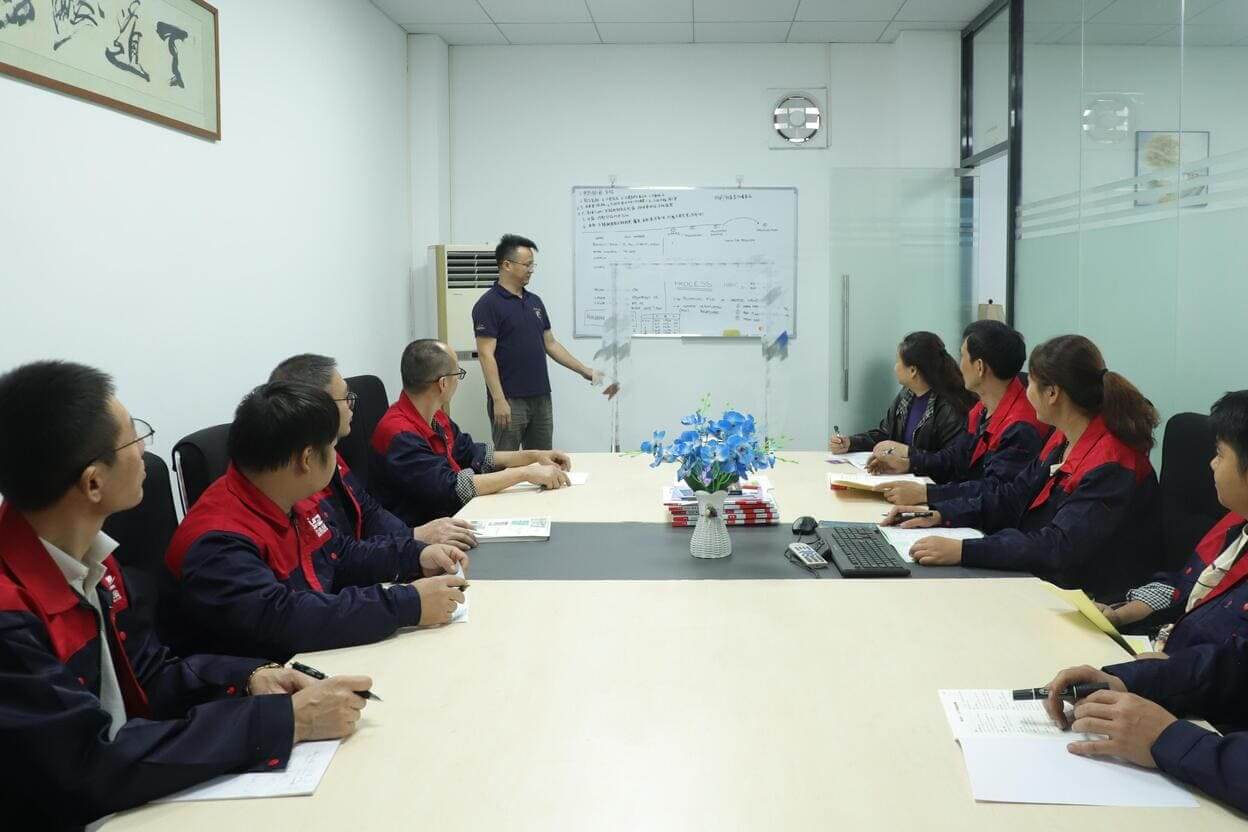Yizhijie hardware team product discussion meeting in conference room